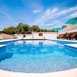  Apartment Hacienda