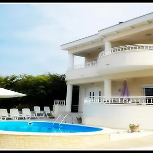  Apartment Bella By The Sea - Heated Pool, Jacuzzi, Sauna