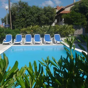  Apartment Laurus I